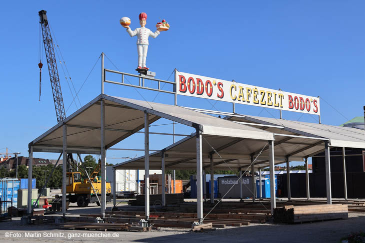 Bodos Cafezelt : Aufbau-Arbeiten auf der Theresienwiese 11.08.2023 (Freitag) (©foto:Martin Schmitz)