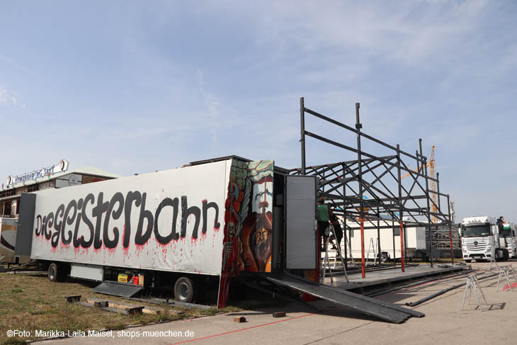 Nostalgiegeisterbahn von Eckl: Aufbau-Arbeiten auf der Theresienwiese 24.08.2023 (Donnerstag) (©Foto: Marikka-Laila Maisel)