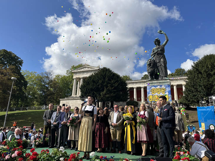 voll wie immer war es auf der Theresienwiese beim Standkonzert der Oktoberfestkapellen (©Foto. Martin Schmitz)