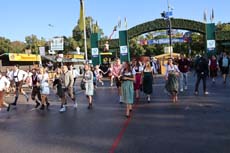 240921wiesn-einlauf009