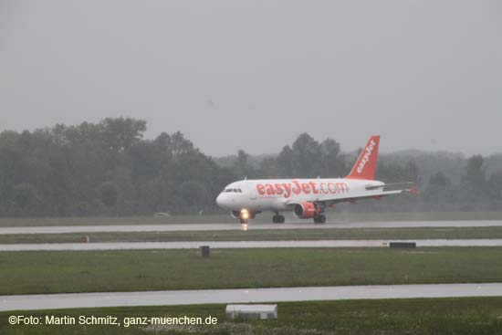 100602easy_jet01