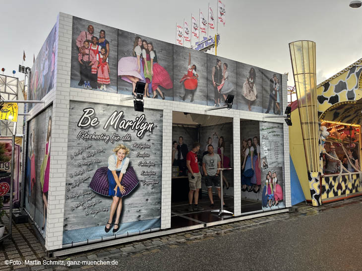 Oktoberfest Vergnügungen: Fotostudio "Be Marilyn" 2022 wieder auf dem Oktoberfest (Zeichning. Raoul Lechner)